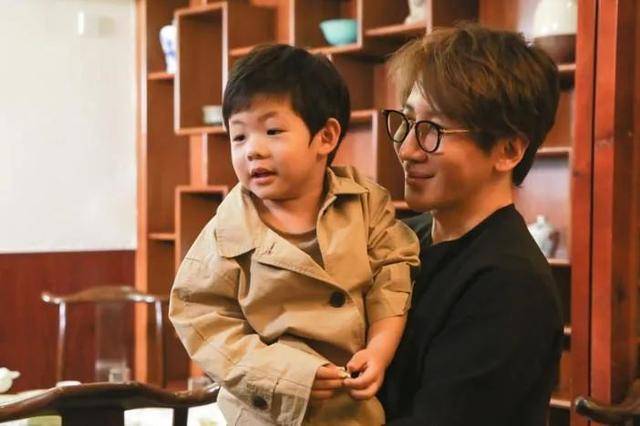 年的刘谦憔悴到认不出早已没了当初风采开元棋牌app钱再多有什么用？抗癌1(图3)